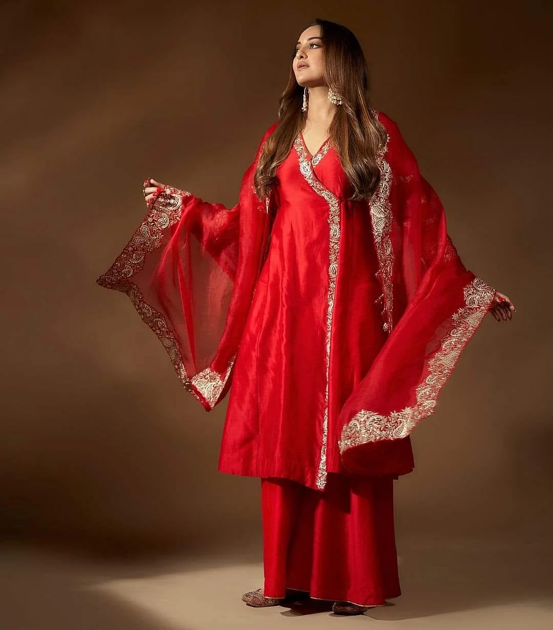 sonakshi sinha red color suit1
