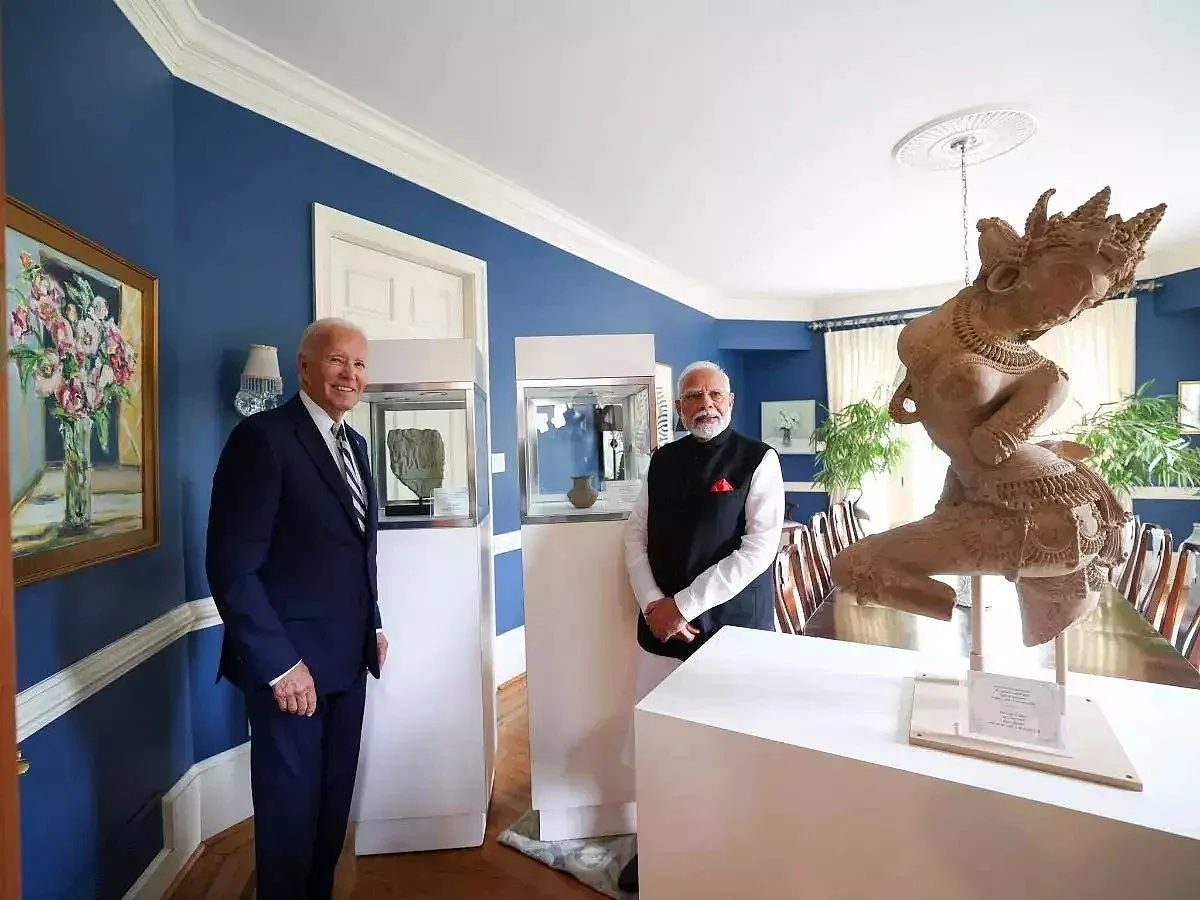 America Returns antiquities to India