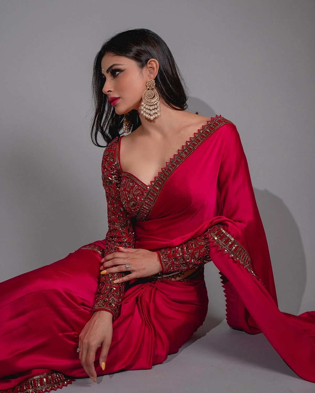 Mouni Roy Saree1