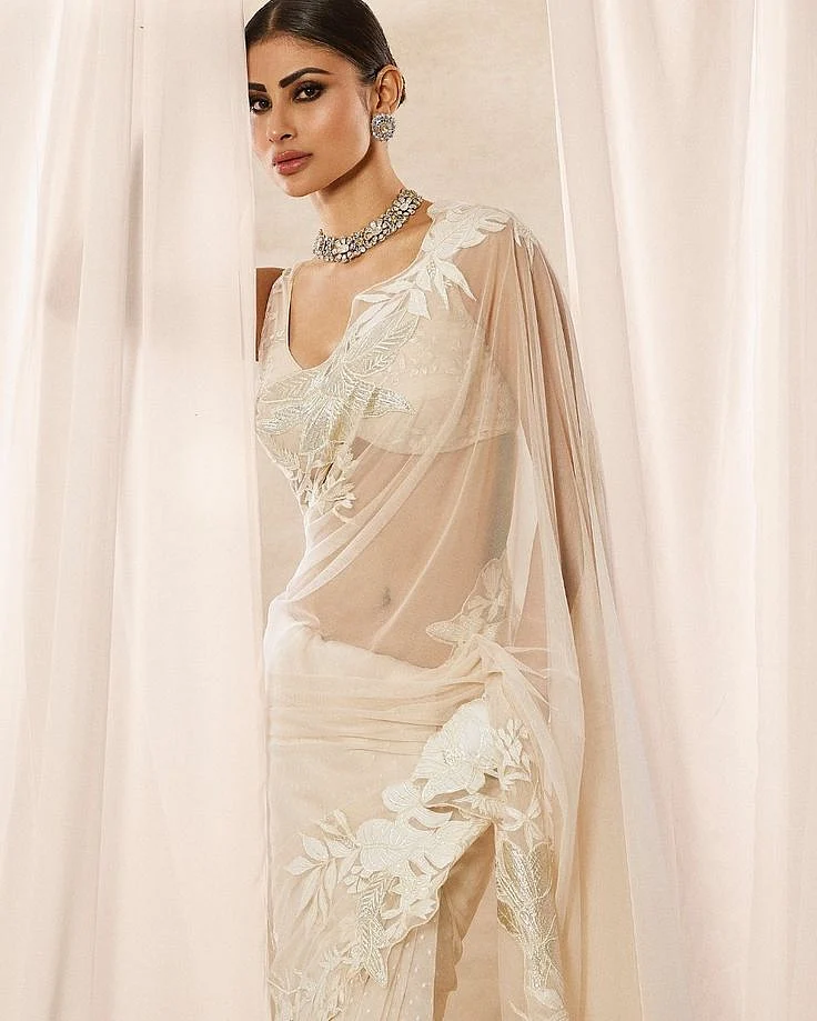 Mouni Roy Saree33