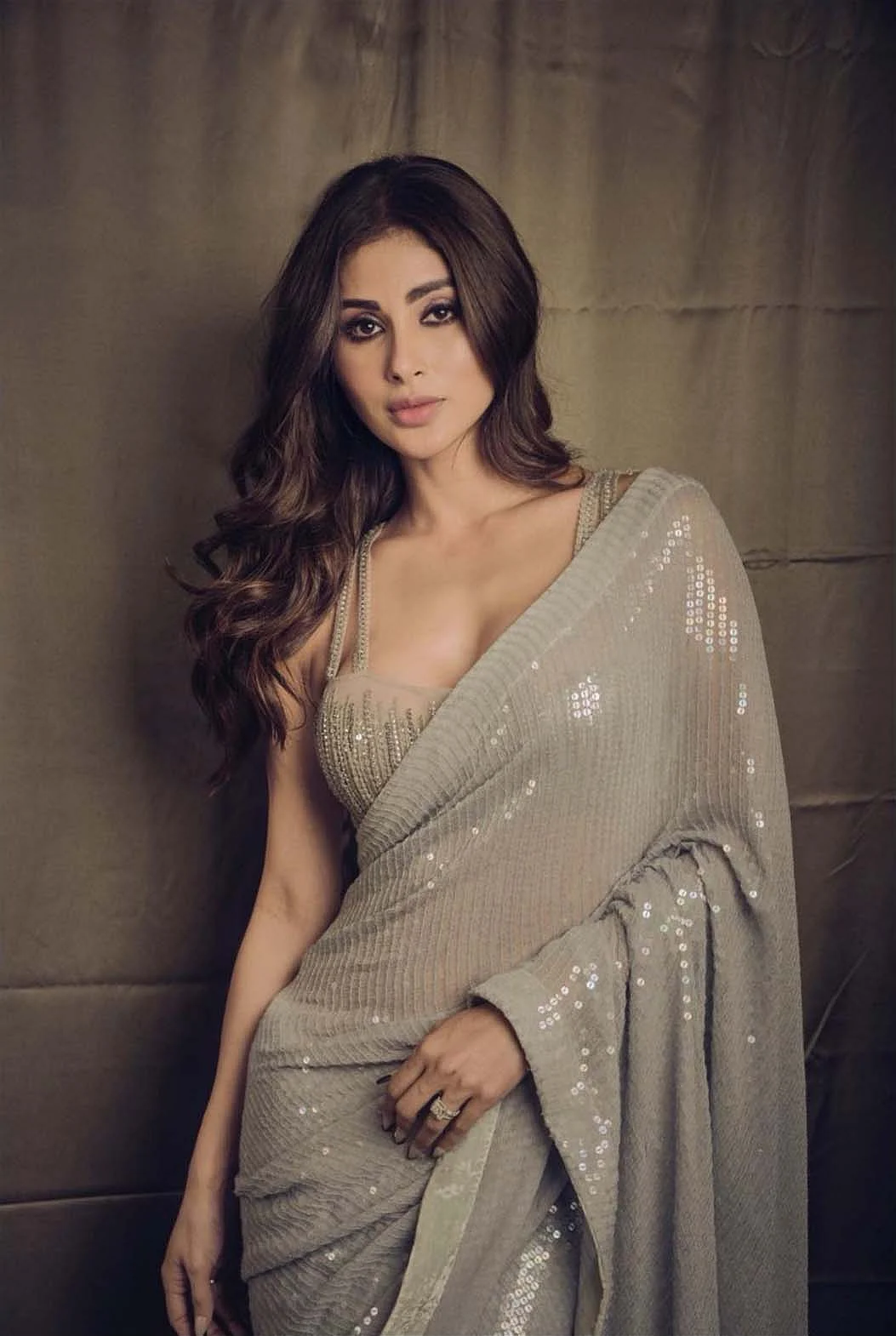 Mouni Roy Saree11
