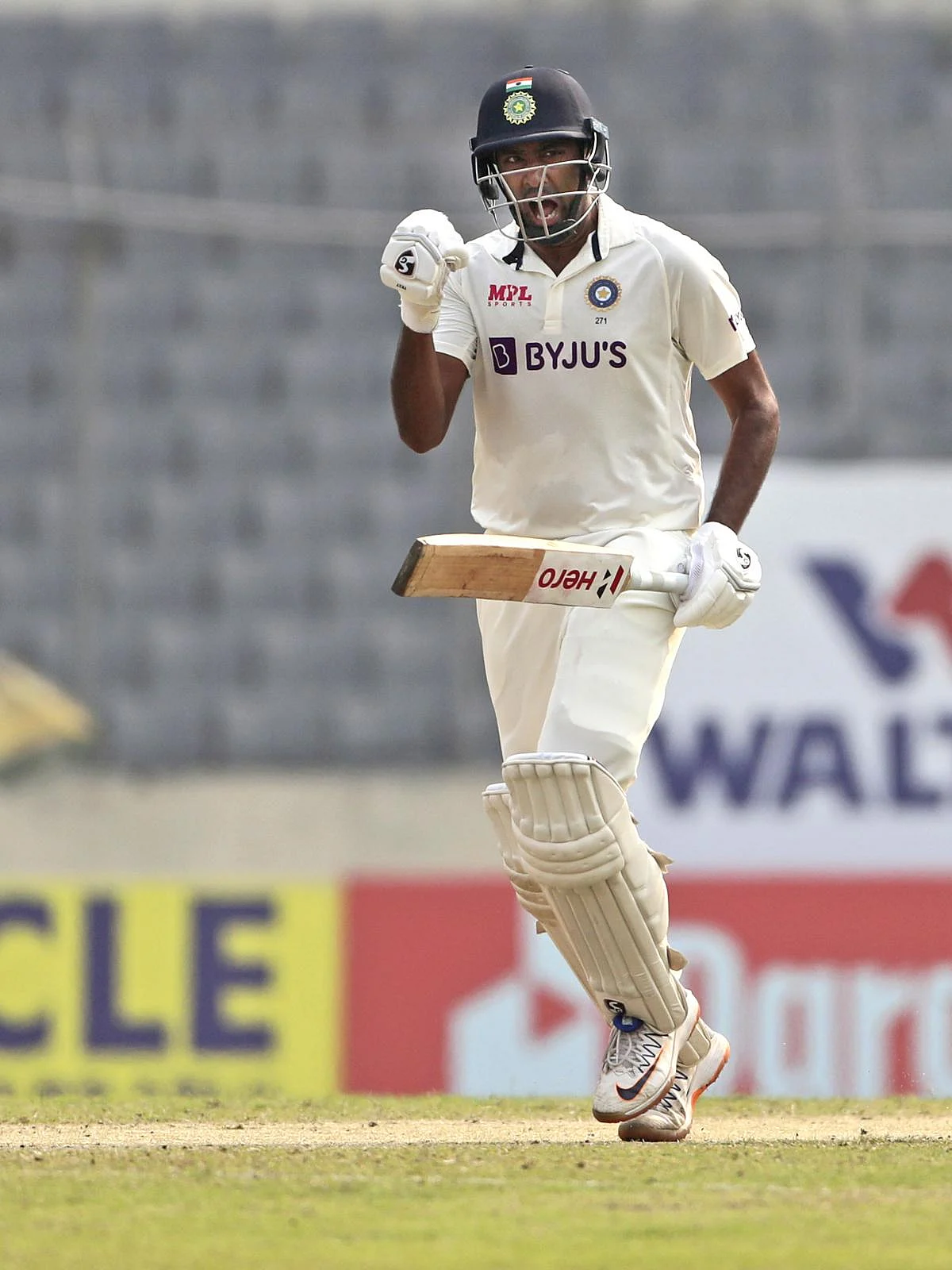 ravi ashwin vs ban ap three four