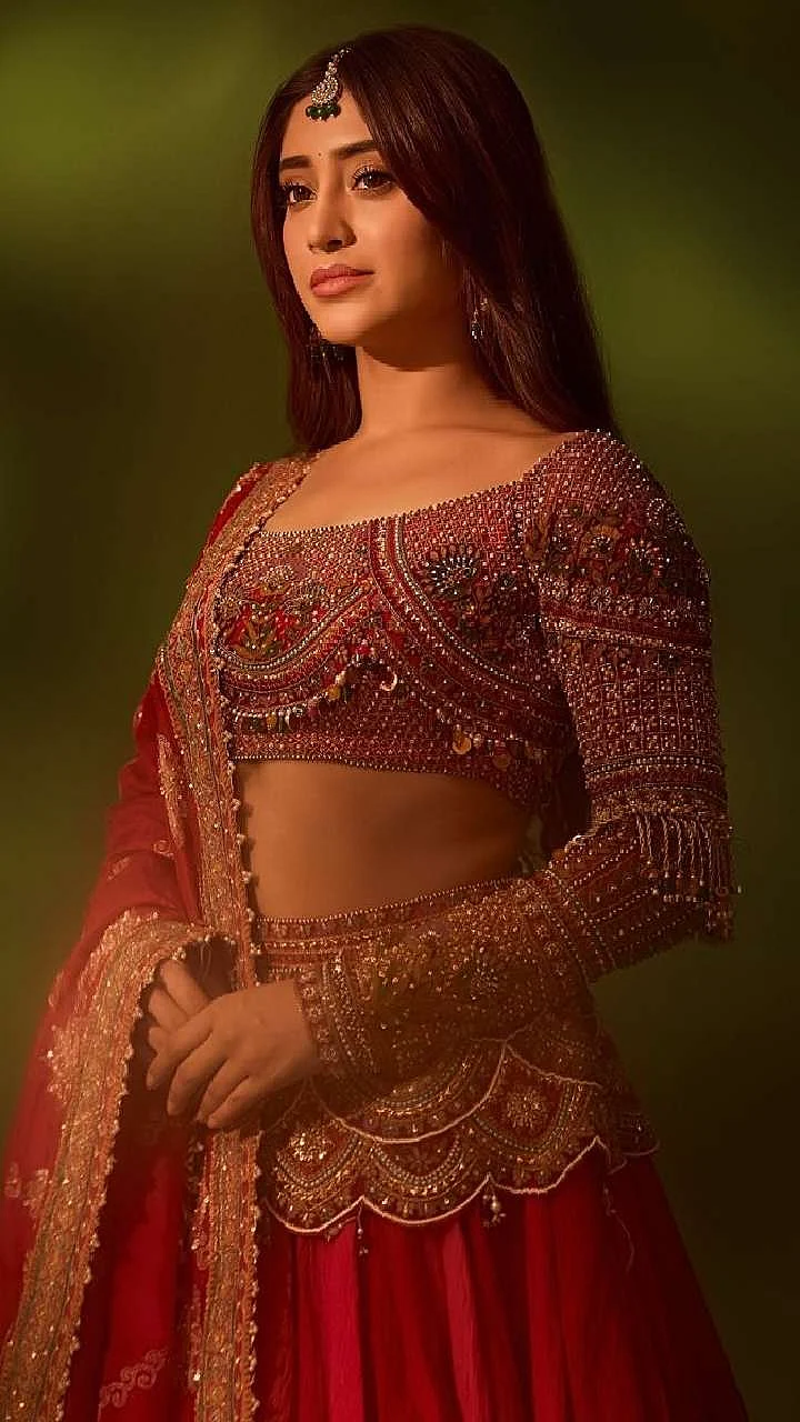 Shivangi Joshi lehengahsdh