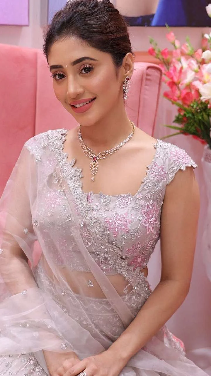 gorgeous lehenga blouse designs by shivangi joshi 5 1726654703