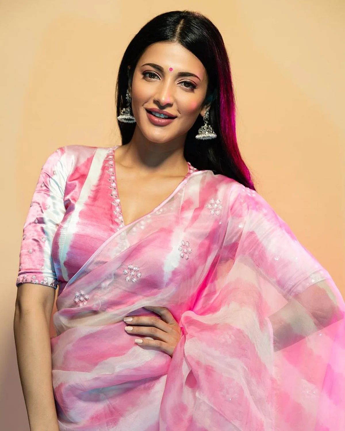 shrutzhaasan15737383262176997324948372402490297128