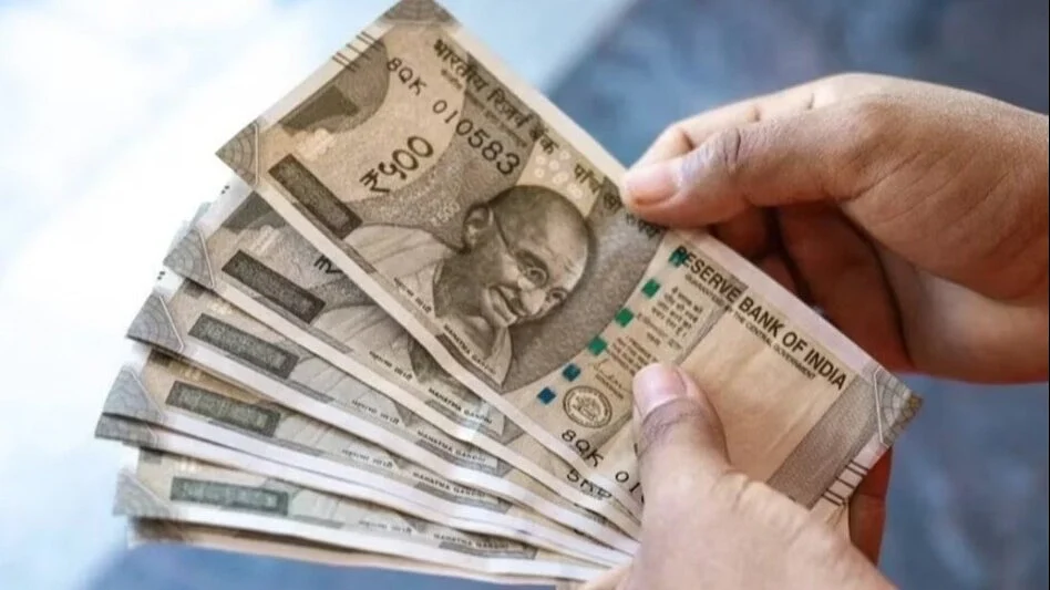 660690575c9ad money spending 26231257