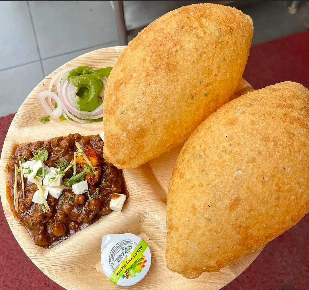 chole bhature1