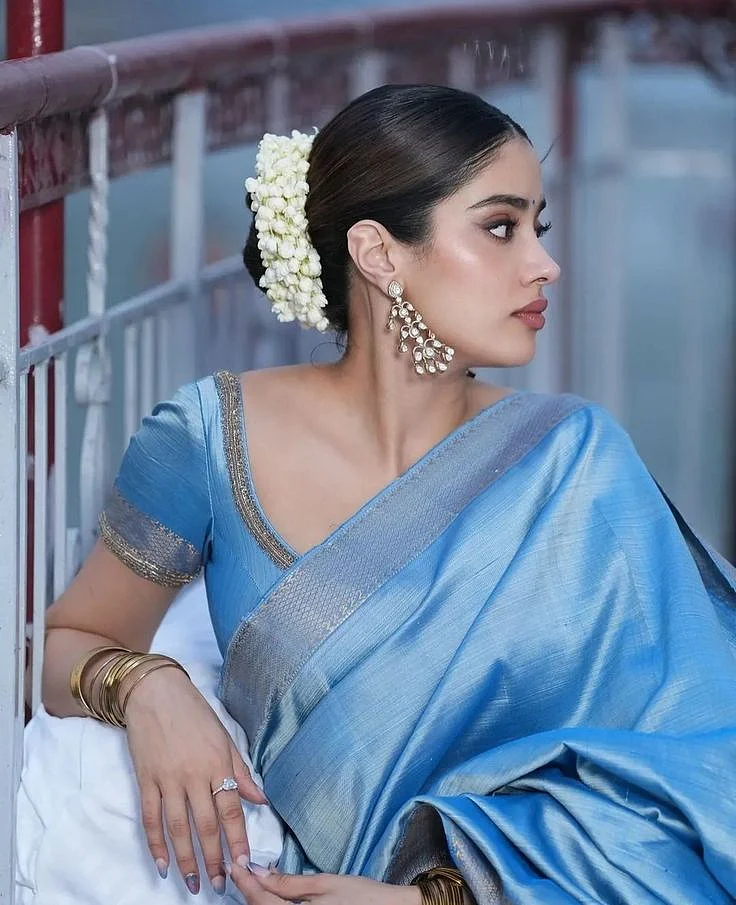 Janhvi Kapoor Hairstyles