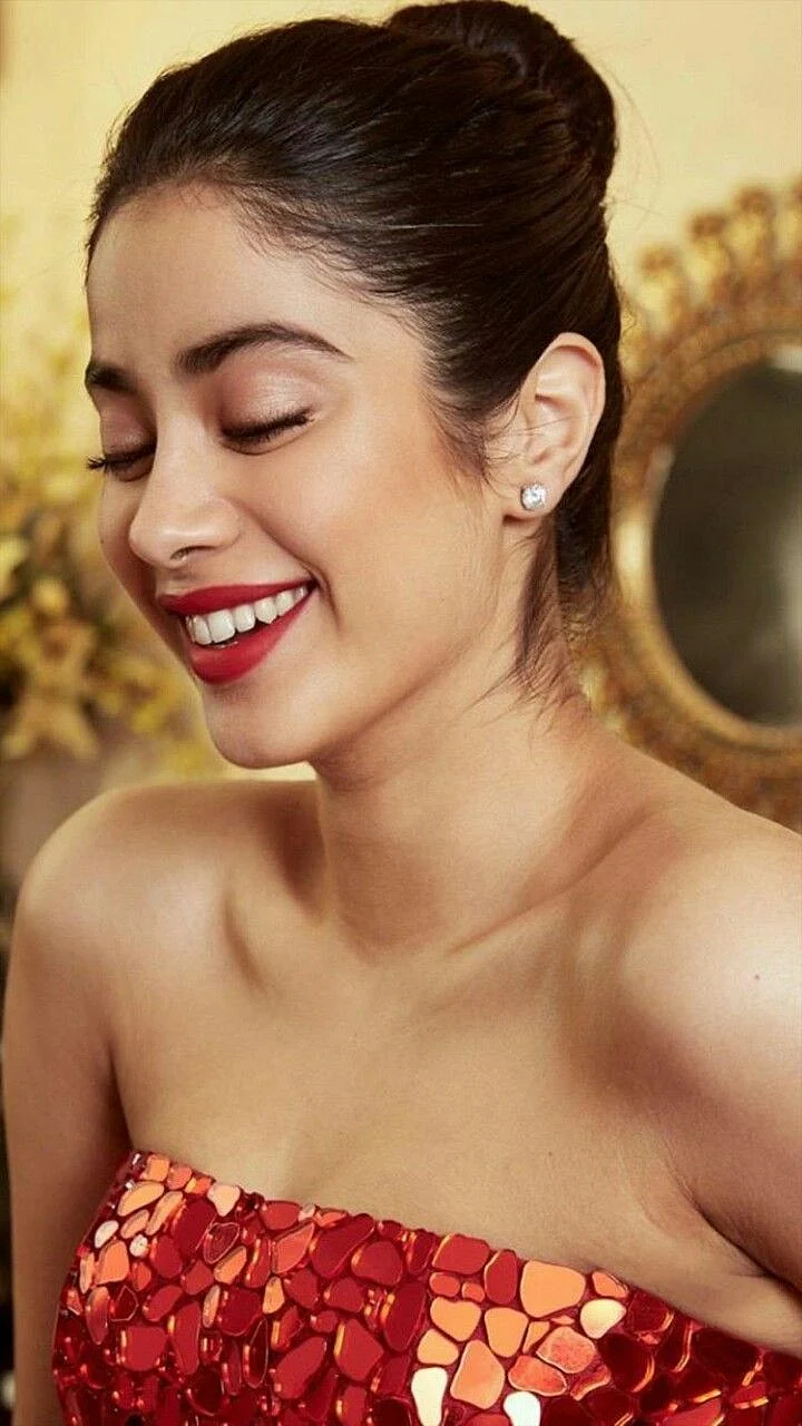 Janhvi Kapoor Hairstyles