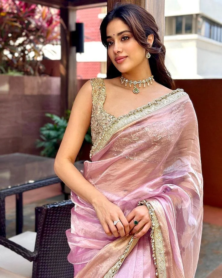 Janhvi Kapoor Hairstyles