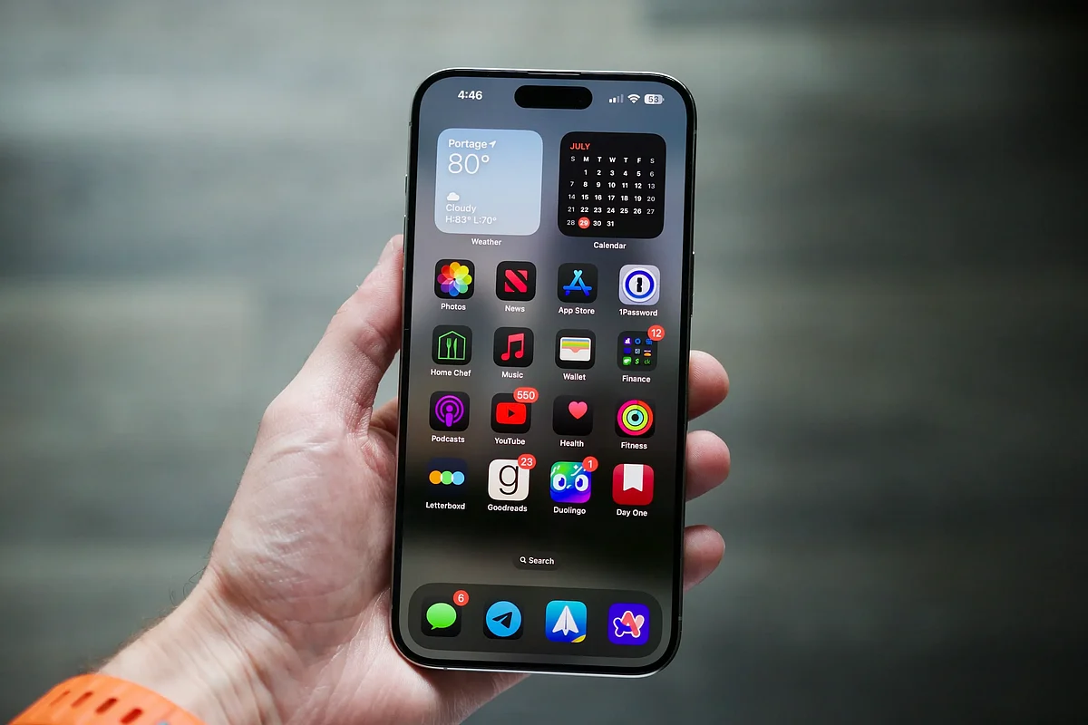 iphone 15 pro max ios 18 home screen
