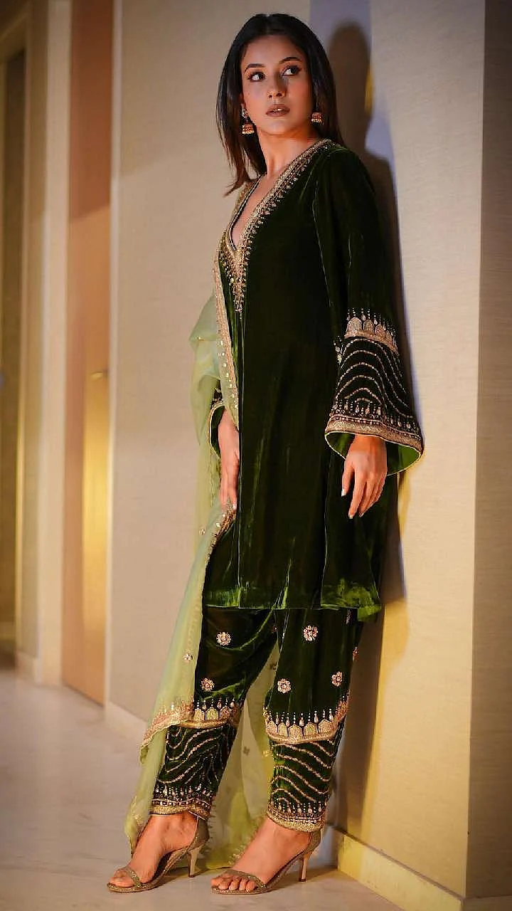 shehnaaz gill velvet suit 1731931629