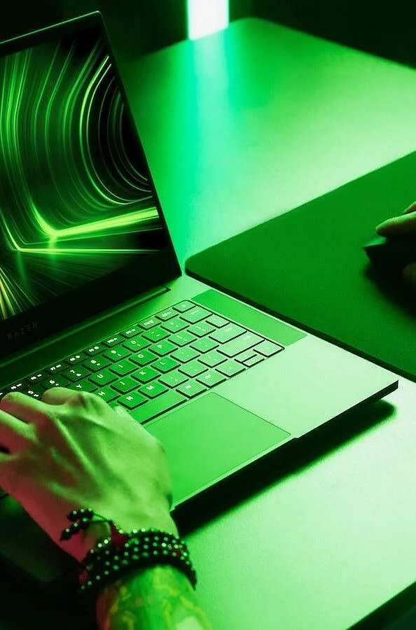 Razer Blade 14 AMD gaming laptop boasts a compact 14 inch screen with an AMD processor