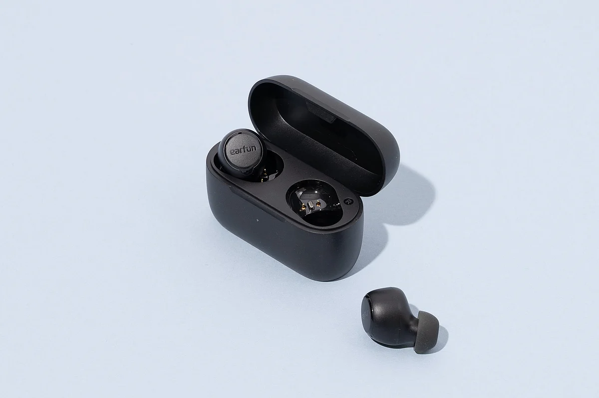 wirelessearbuds 2048px 8831