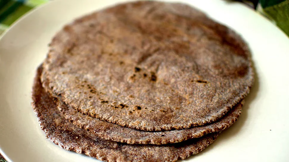 1222580 bajra millet roti