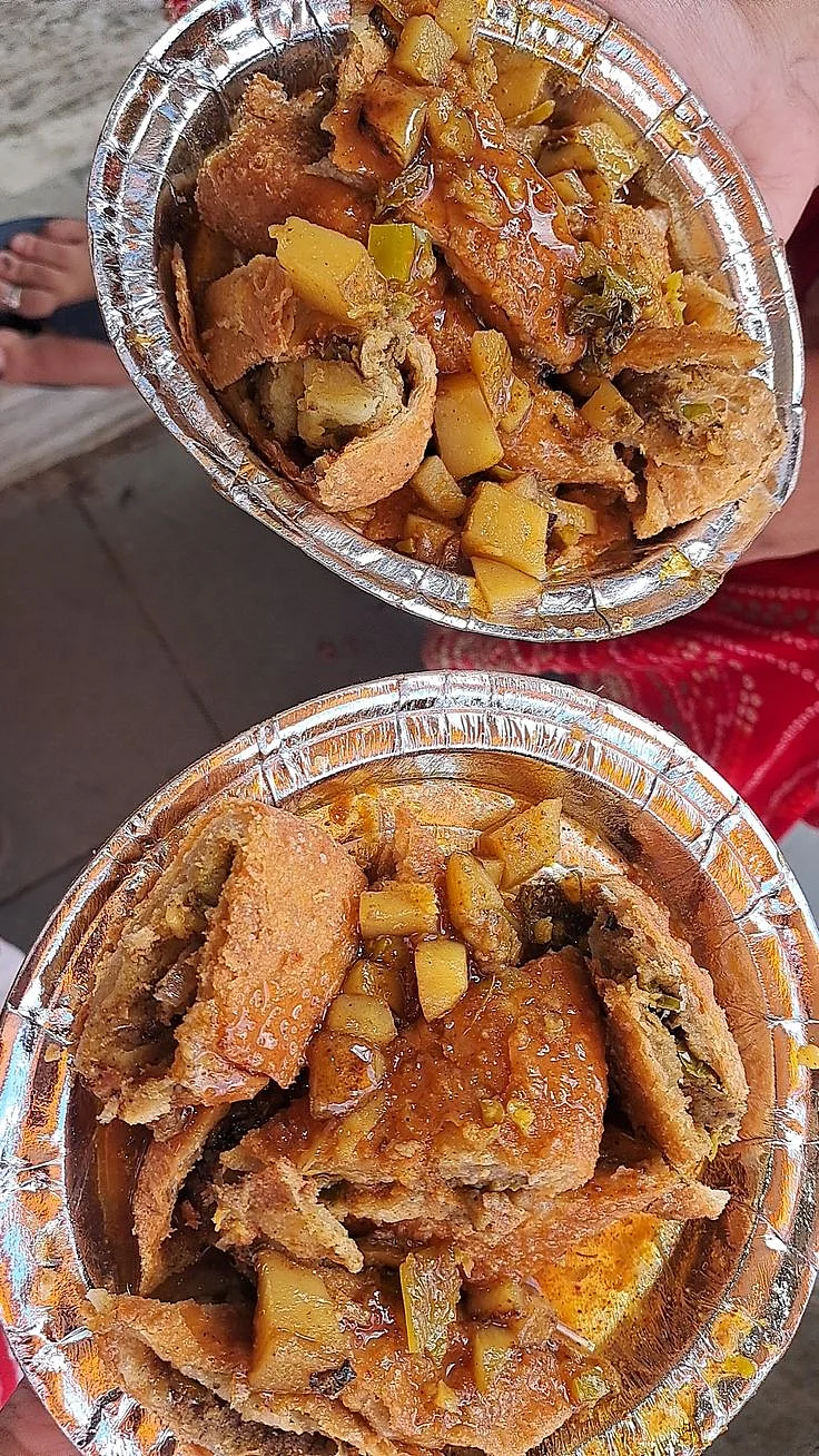 kachori with sabji