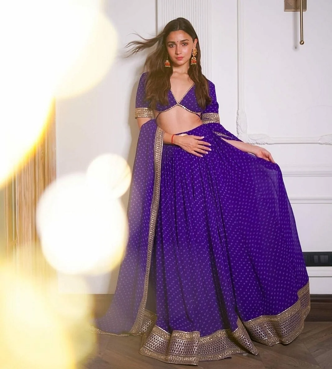Actress Bandhani print Look6