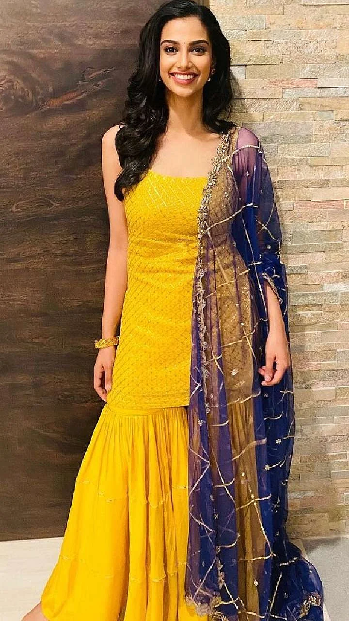 Meenakhi Chaudhary suit 5
