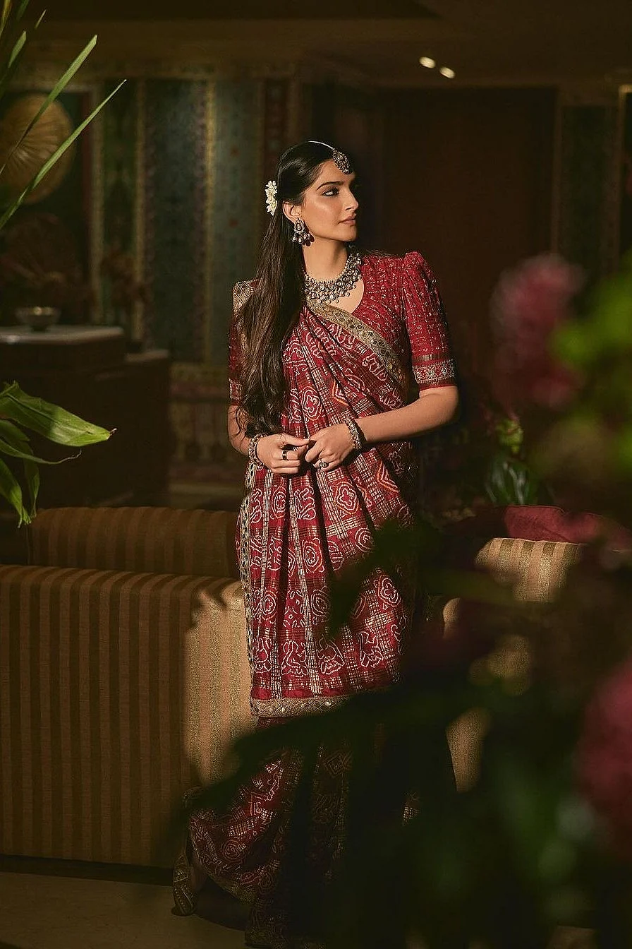 sonam kapoor in Bandhani print sareet6
