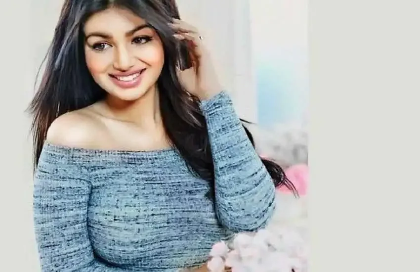 ayeshatakia36792835 m