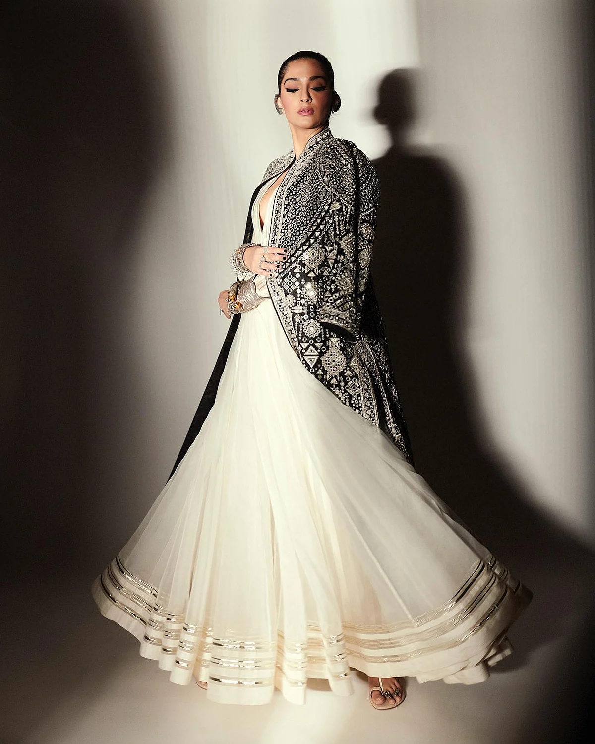 sonamkapoor1677393215304651755496473426954089228