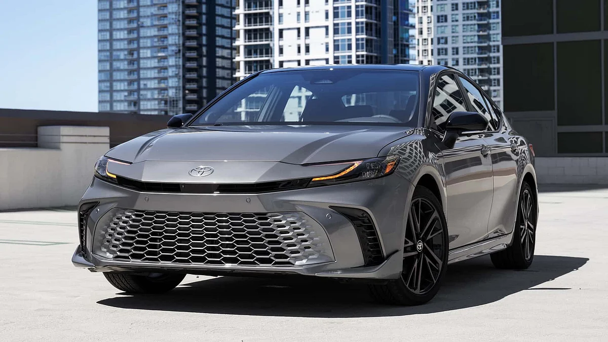 2025 toyota camry silver