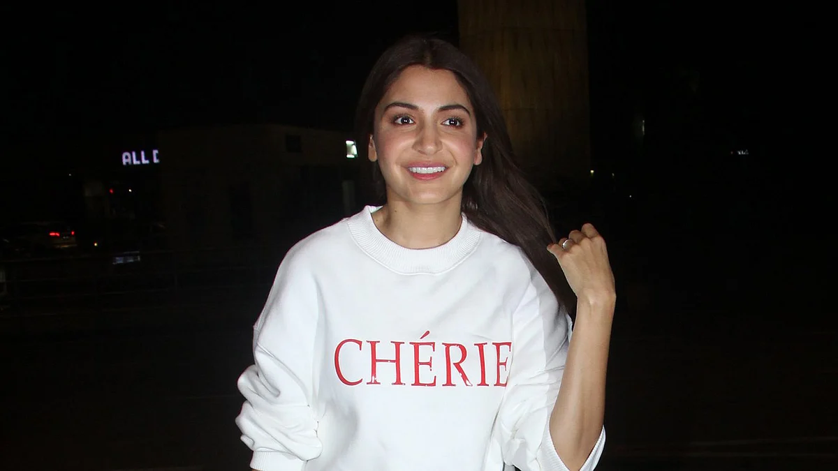 Anushka Sharma at Mumbai airport featured
