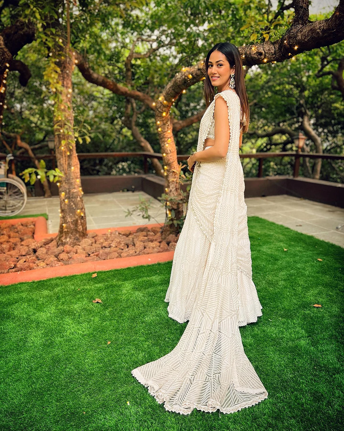 mira.kapoor164628861727855932817129911086311470602