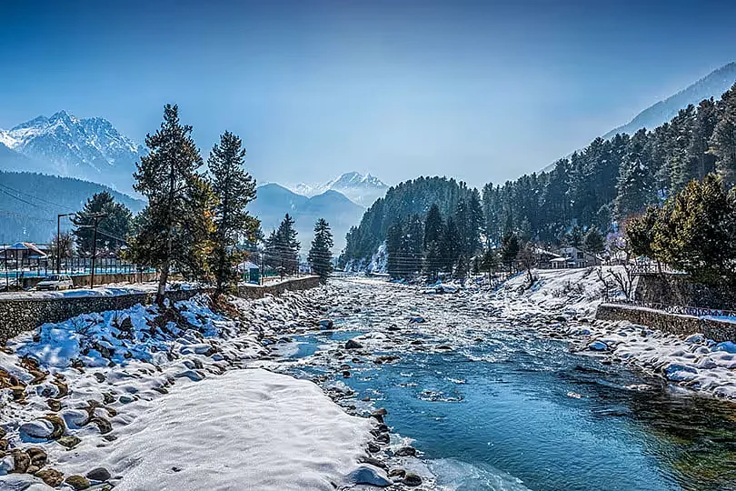 unwind amidst snowfall in these hill stations