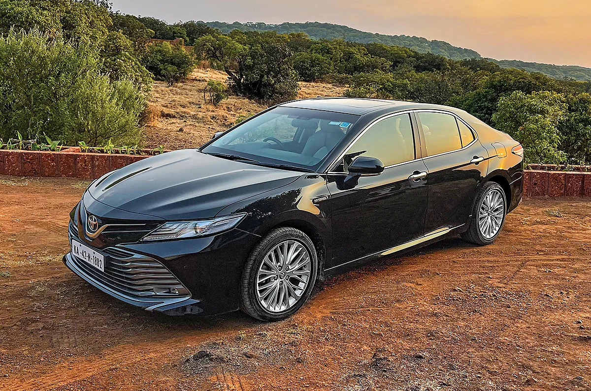20210406124218 Toyota Camry LT 1