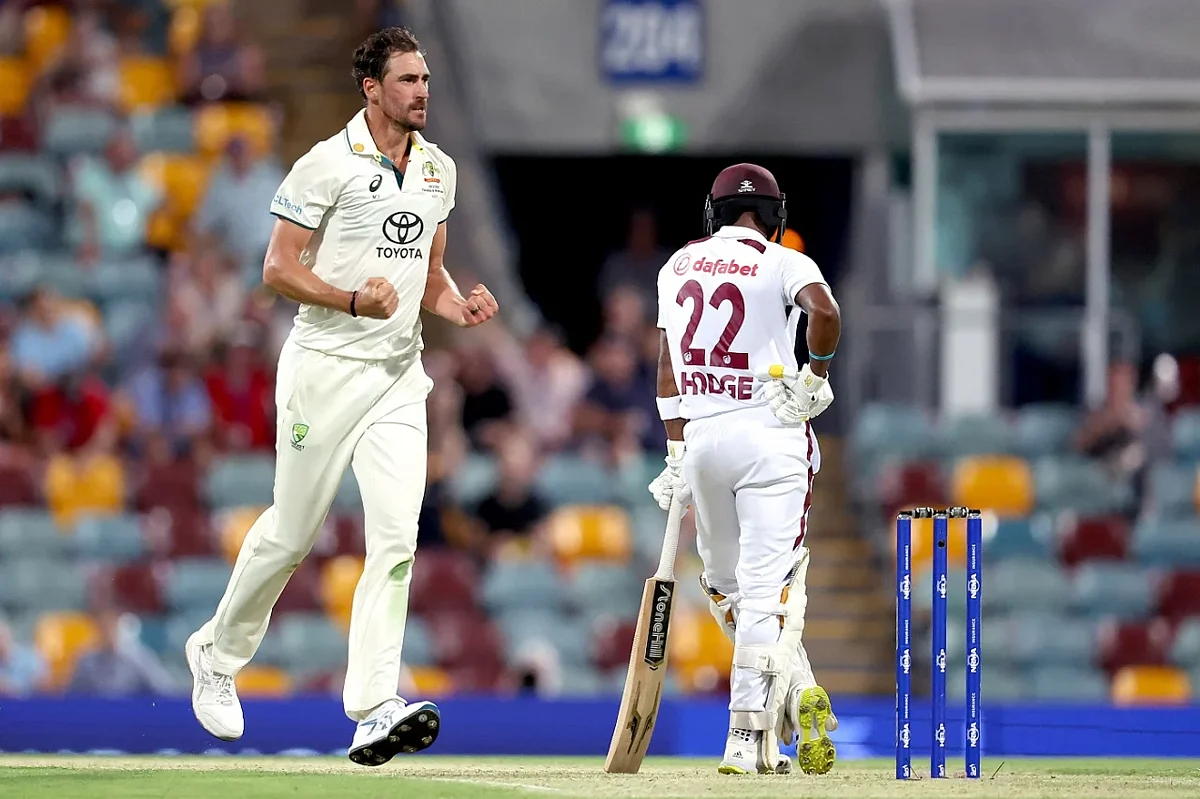Kavem Hodge Mitchell Starc WI vs AUS Gabba scorimg