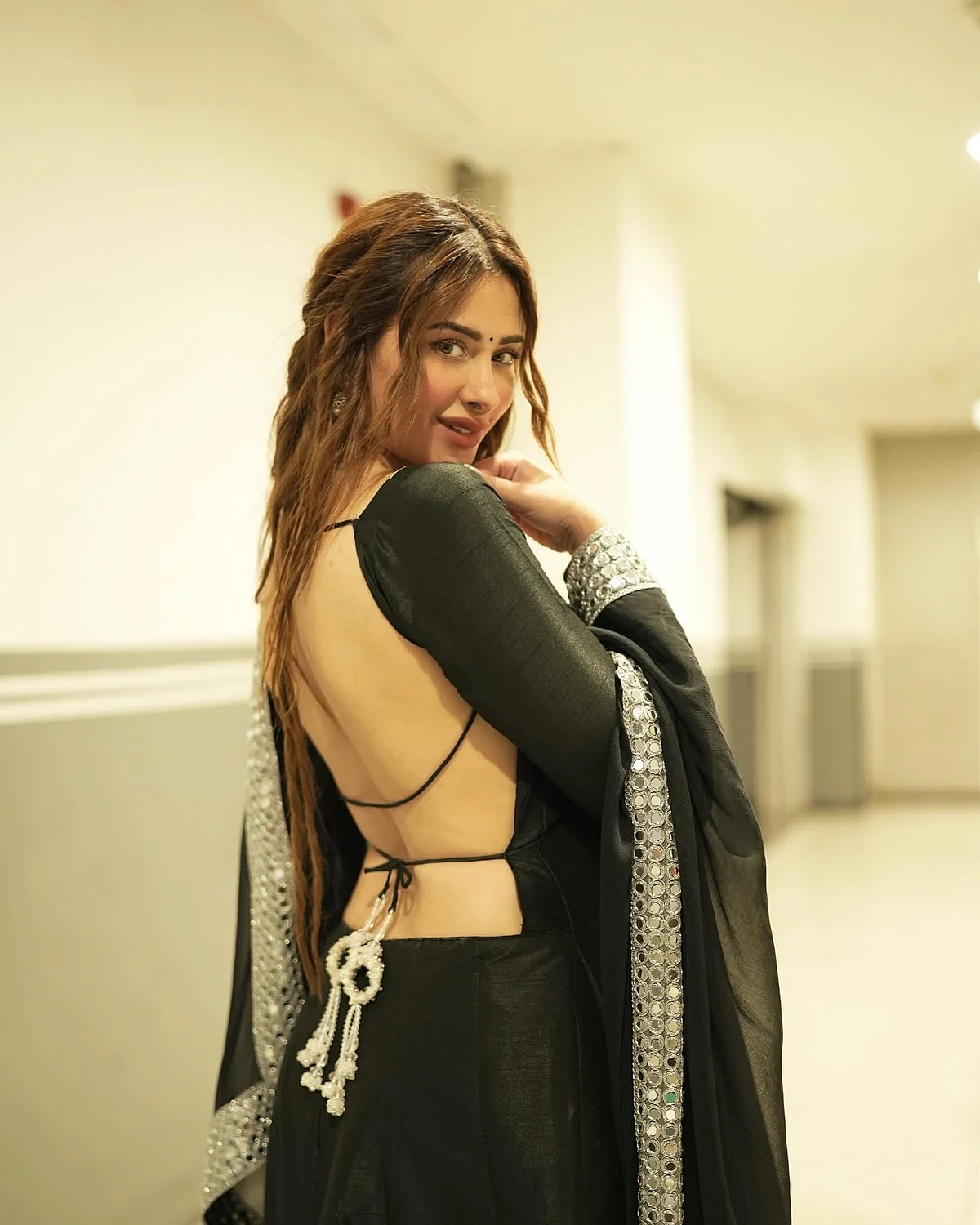 mahirasharma173226279435067969473748997431386095617