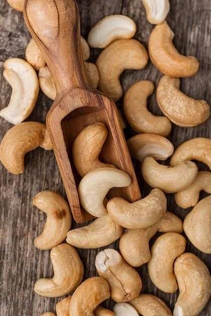 Free Photo Healthy raw cashew nuts close up