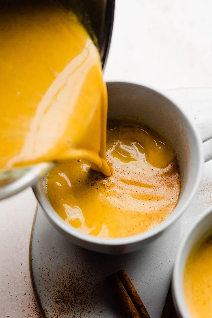 Goldene Milch Kurkuma Milch für Schlaf und Entzündungen