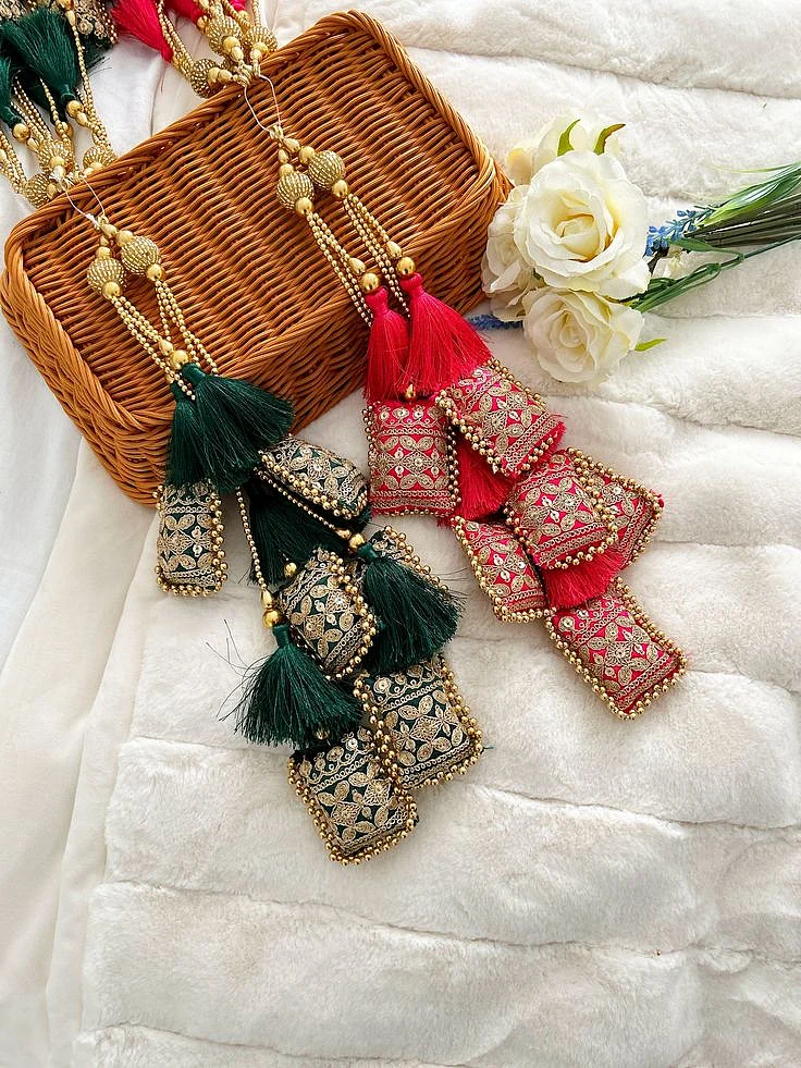 Thread and Bangles latkan