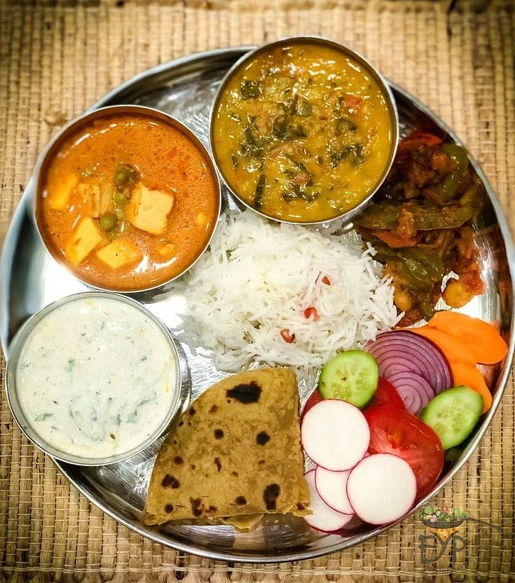 Matar Paneer Spinach Dal Bell Pepper Fry Indian Thali