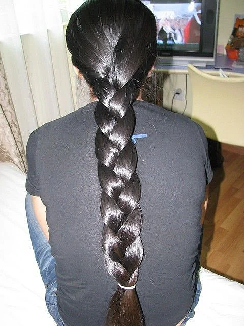 How to Make Your Hair Grow Faster the Natural Way