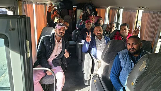 Indians evacuated from Syria17338635233501733863526431