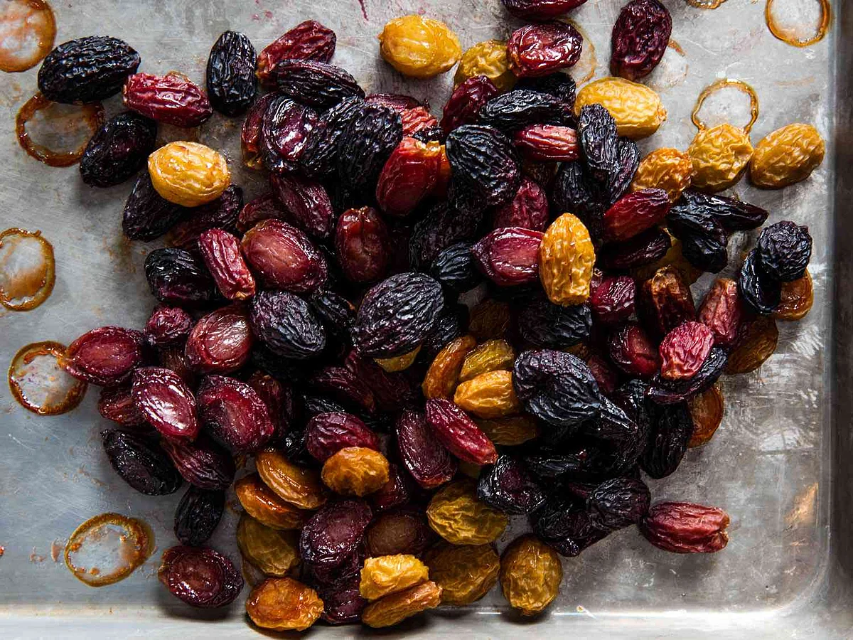 optaboutcomcoeusresourcescontentmigrationseriouseatsseriouseats.comrecipesimages20170120170109 oven roasted grapes vicky wasik 7 9e877e97a729403b822bab2aa292a888 1