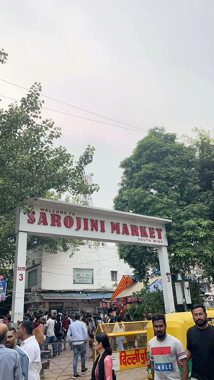 Sarojini nagar market