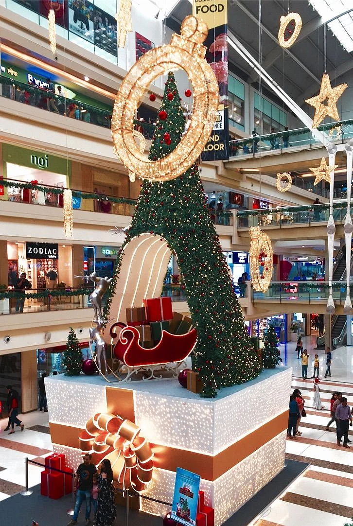 Select Citywalk Mall Christmas Decorations