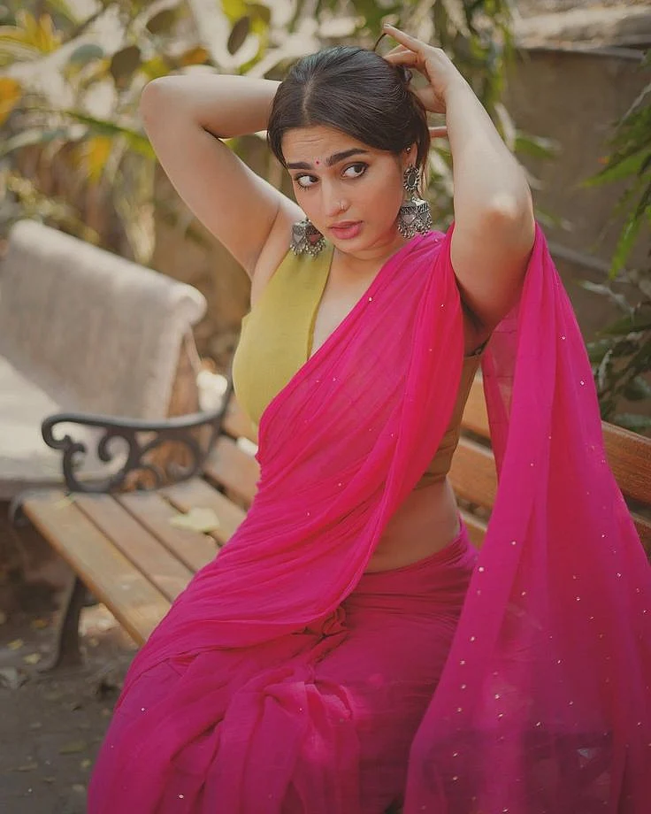 ayesha khan photo 2