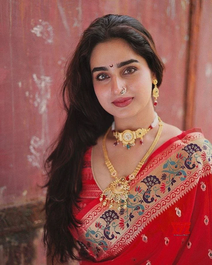 ayesha khan photo 3