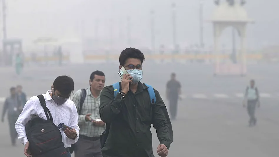 6739e13c33617 office goers walk amidst a dense layer of smog as the air quality index indicates severe category 172734257