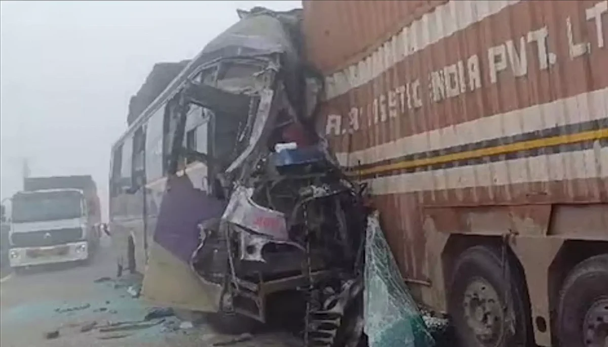 1217696 shahjahanpur road accident