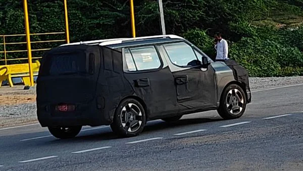 Kia Syros SUV spy shot 1731906729955 1731906730253