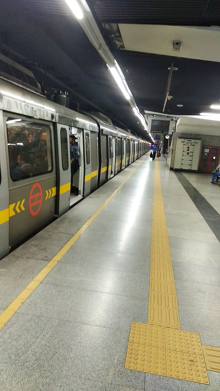 Underground Subway Metro Delhi India 🚆