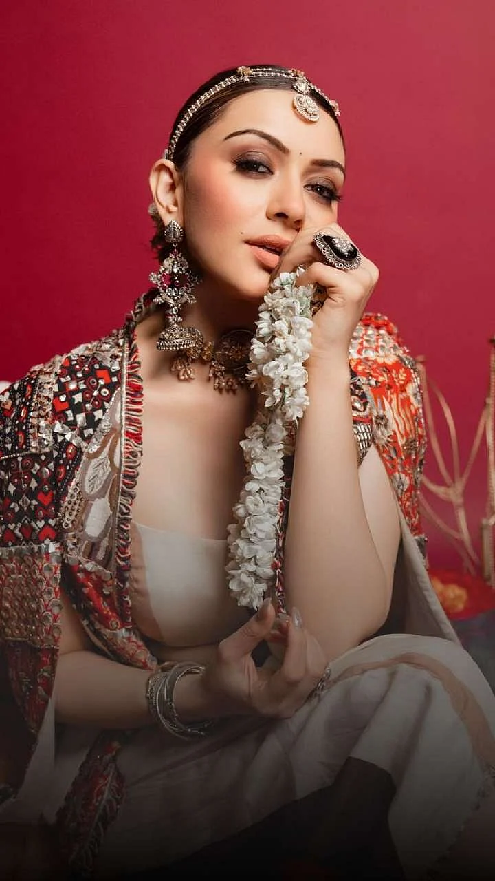 Hansika Motwani Earrings 4