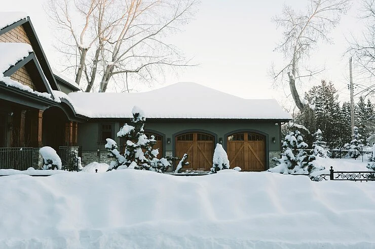 snowy country house winter23 2147803911