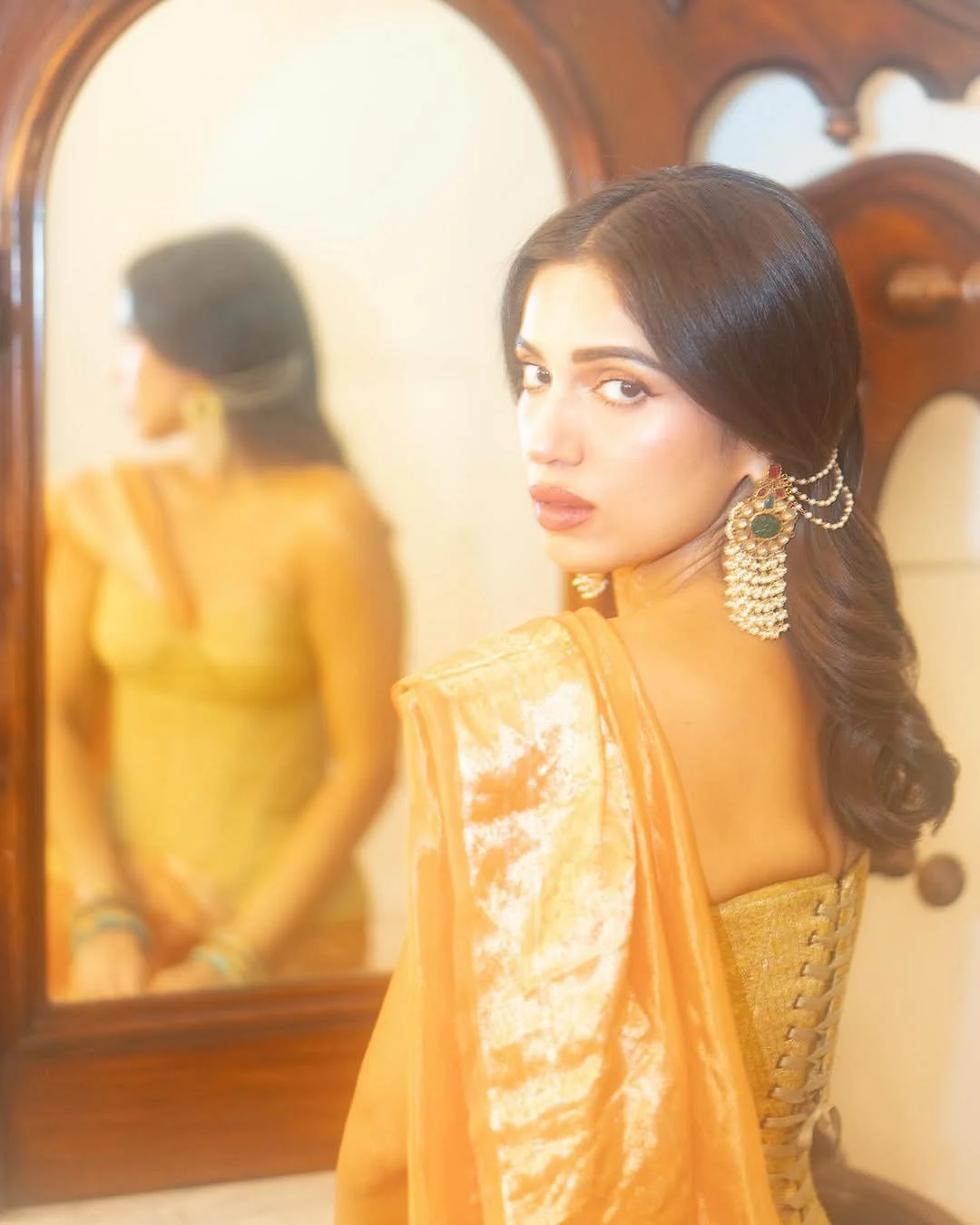 Mood .Last night in Hyderabad wearing that.antiquepiece corset paired with my Maa’s saree Earrings shriparamanijewels Bangles radiantbymadhulika anumerton Rings the.olio.stories shriparamanijewelsPhotos